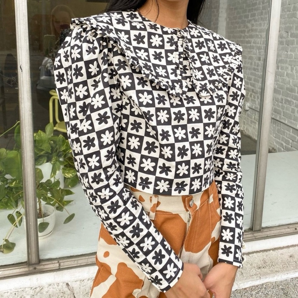 Lisa Says Gah Black and White Floral Blouse